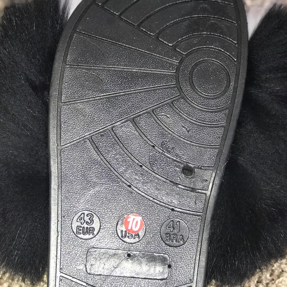 NEW HANDMADE FOX FUR SLIDES - Picture 2 of 2